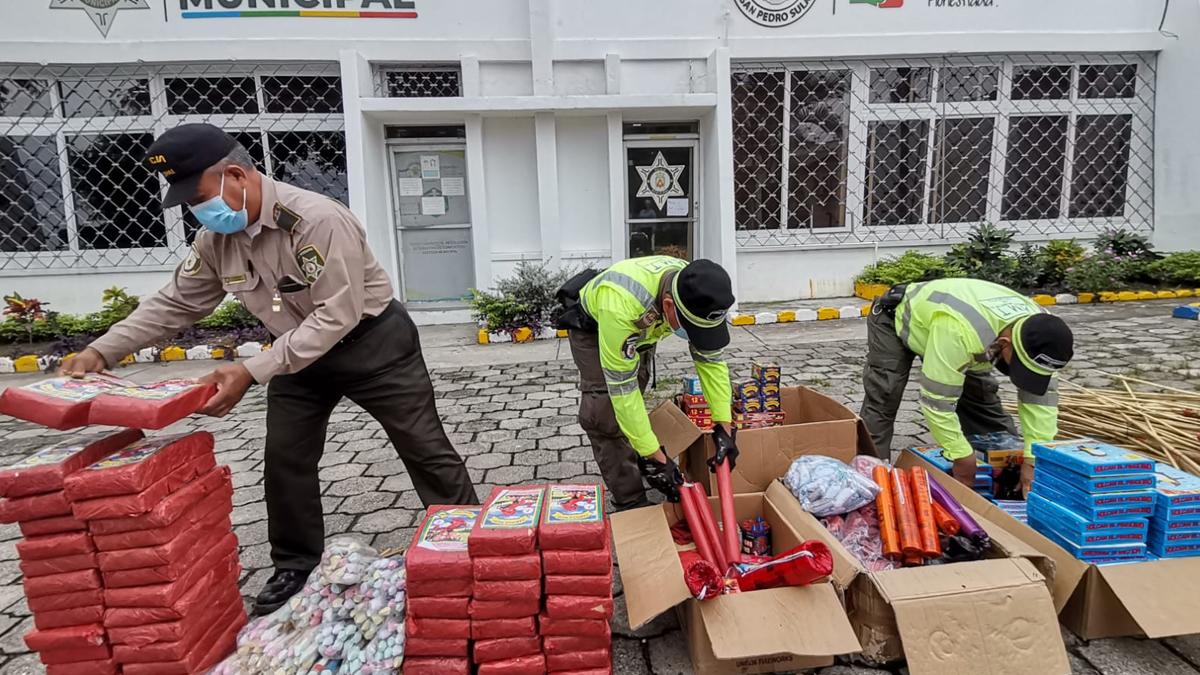 Decomisan más de L 60 mil en productos de pólvora en San Pedro Sula