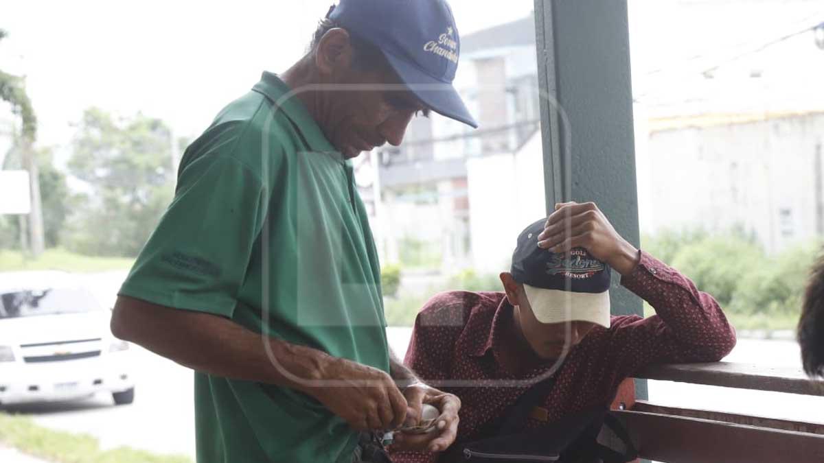 La mañana del sábado, el padre dejó a los niños en la finca y se trasladó a la comunidad vecina de La Playona para comprar alimentos, pero cuando regresó a la propiedad no los encontró.