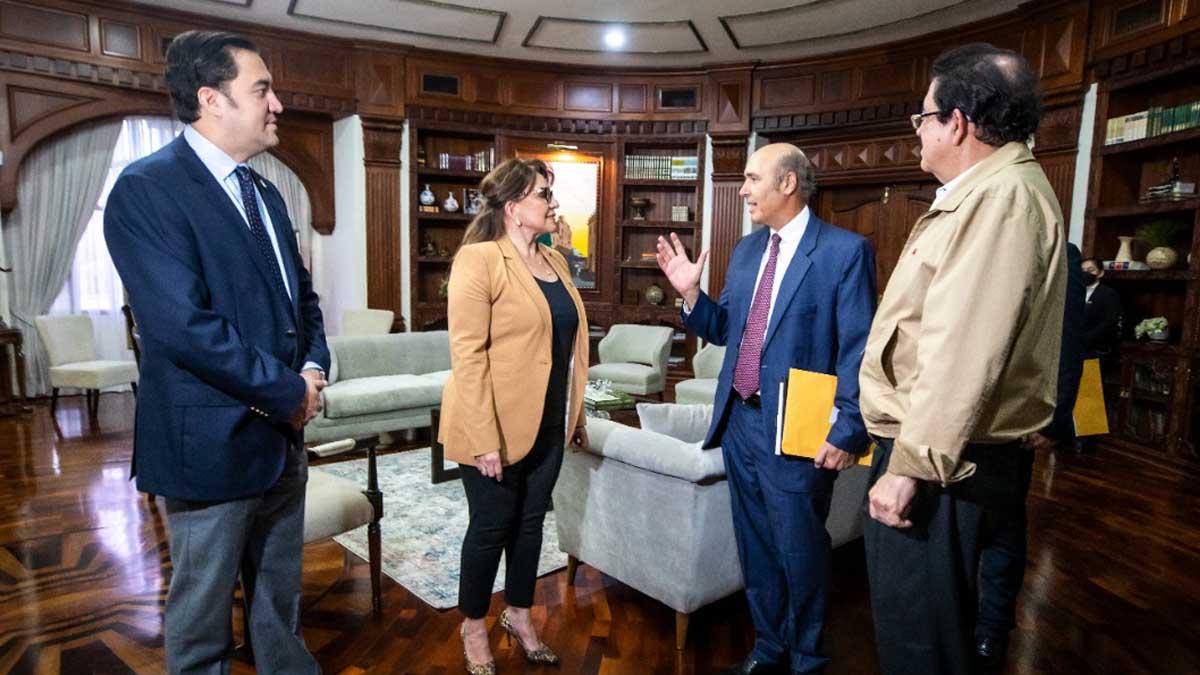 En el encuentro estuvieron los asesores Héctor Zelaya y Manuel Zelaya, hijo y esposo de la presidenta de Honduras, Xiomara Castro.
