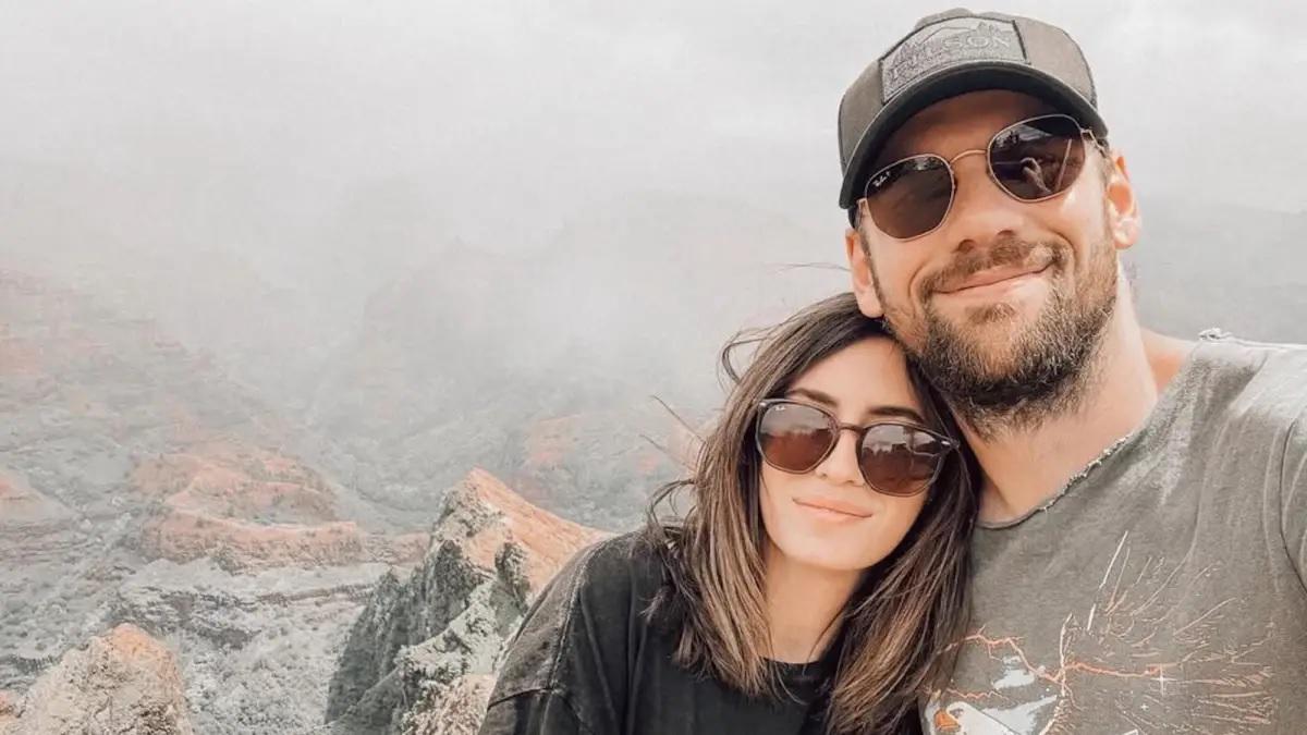 El cantante Caleb Shomo se declara gay tras 14 años de matrimonio