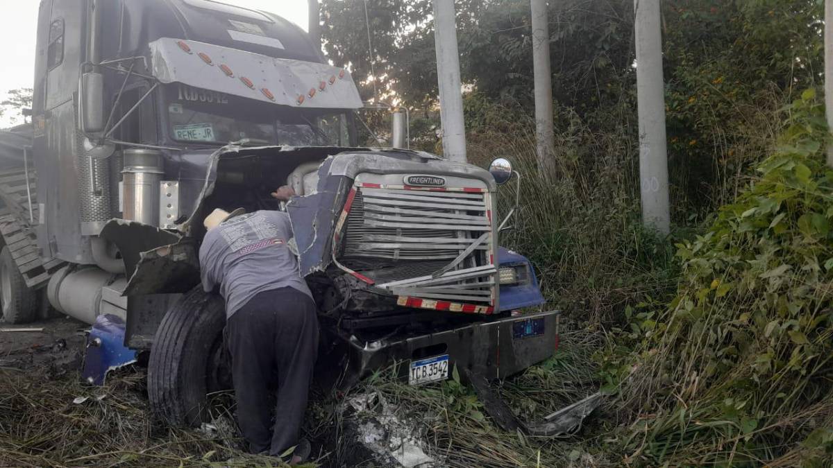 La rastra del héroe hondureño don Elías queda destrozada tras accidente