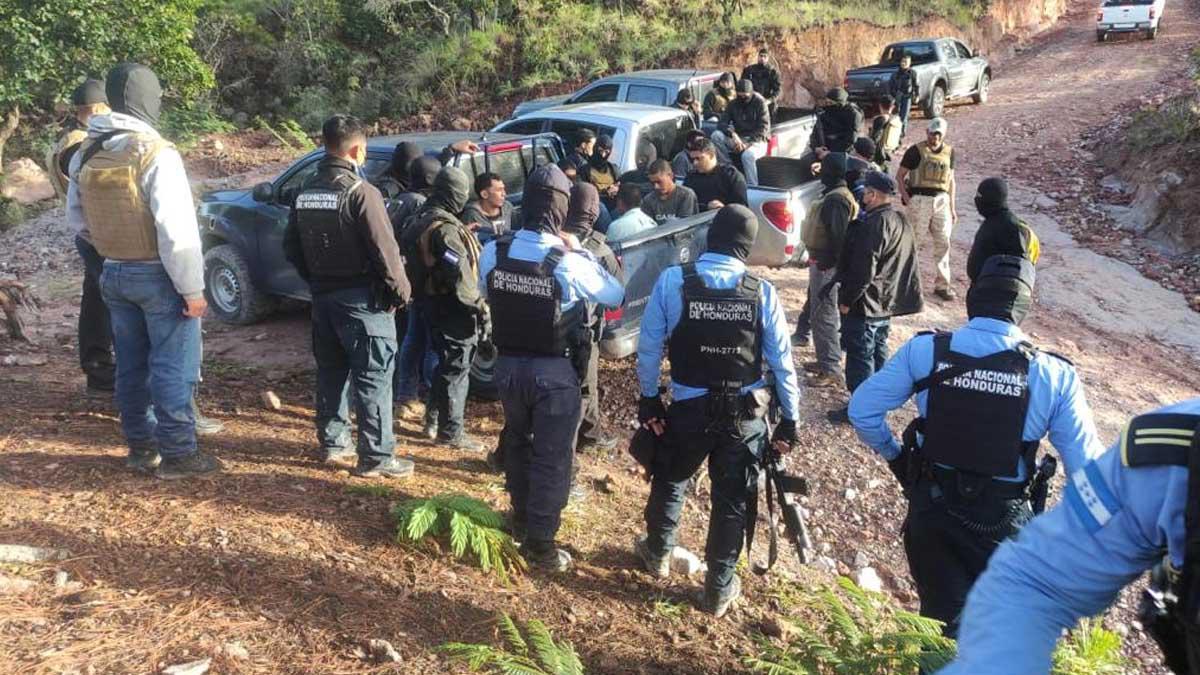  La acción policial fue ejecutada por agentes de Dirección Nacional de Prevención y Seguridad Comunitaria, Dirección Policial Anti Maras, Pandillas y Contra el Crimen Organizado (DIPAMPCO) y la Dirección de Inteligencia Policial.