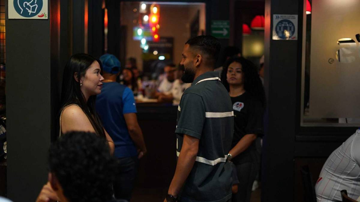 Futbolistas de Olimpia bien acompañados, furor por Elis y festejos del campeón