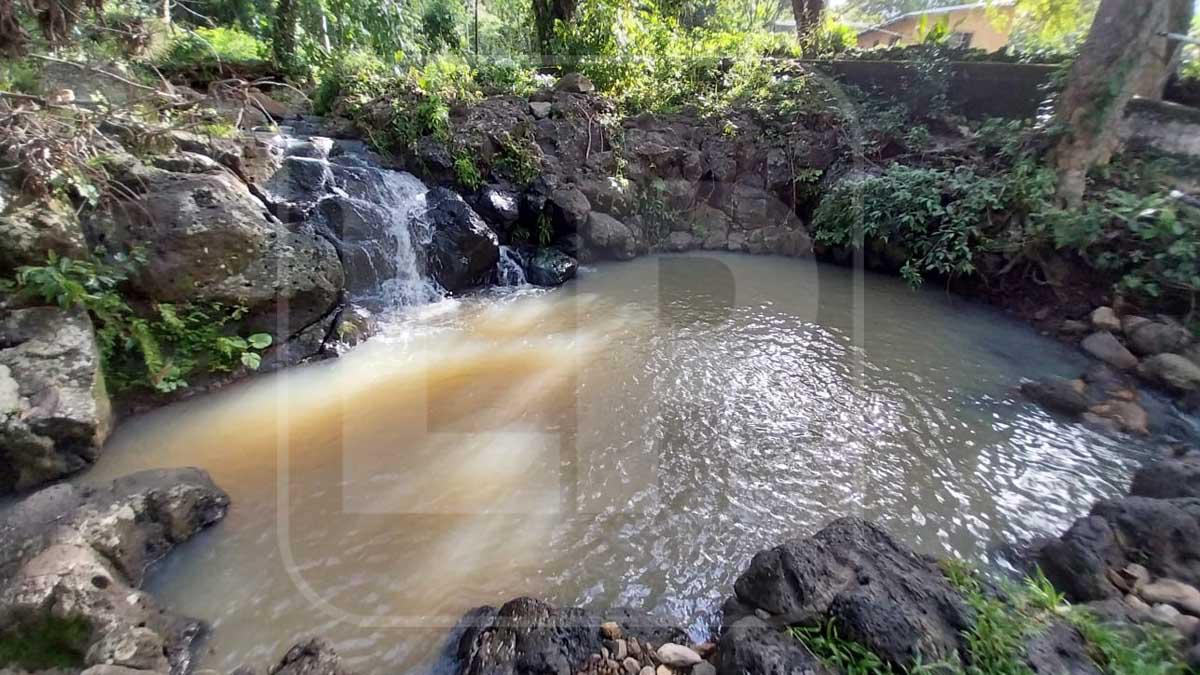 También es famoso por sus balnearios en ríos de agua fresca. 