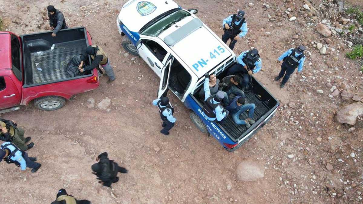 Con drones persiguen y capturan a tres supuestos mareros salvadoreños en La Paz