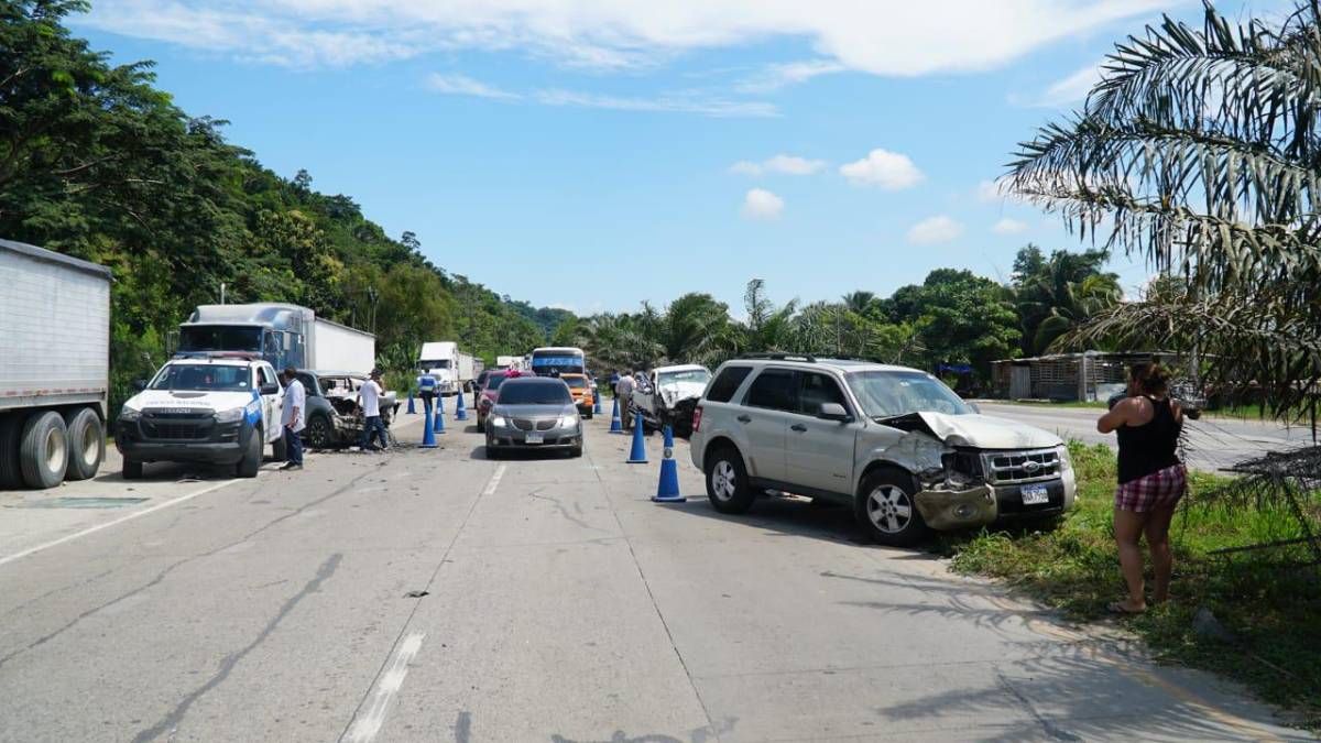 Se salvan de milagro tras aparatoso accidente en bulevar hacia Puerto ...