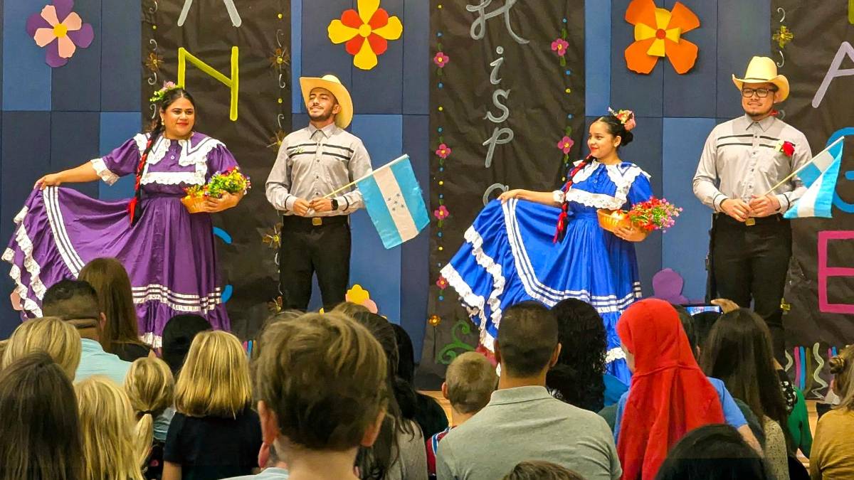 Reclutarán maestros bilingües para trabajar en Estados Unidos