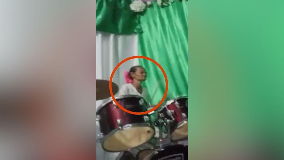 Anciana muere mientras tocaba la batería en una iglesia de Copán