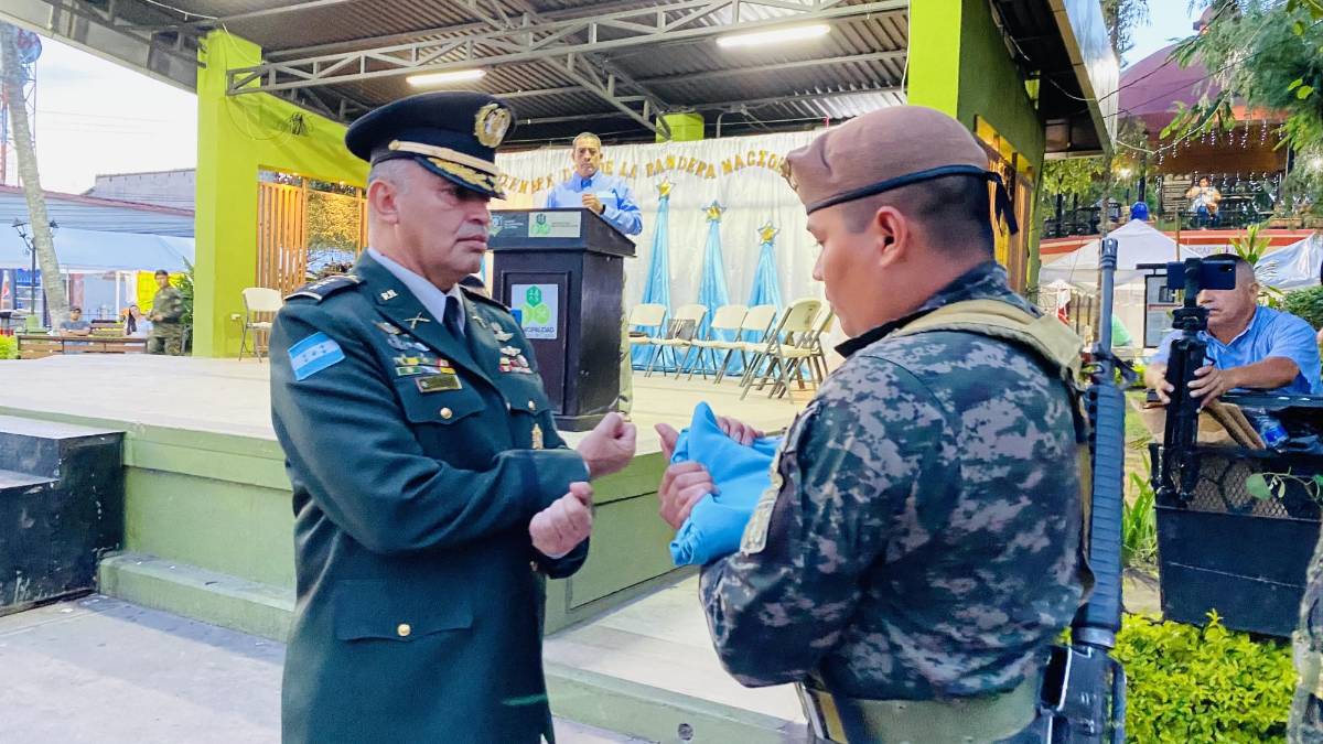 Estudiantes engalanan fiestas cívicas en Santa Rosa de Copán