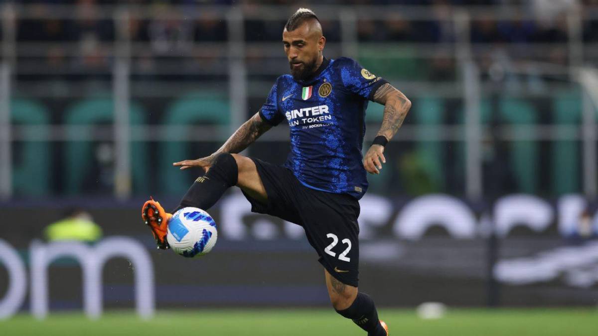 Arturo Vidal parecía que iba a fichar por el Flamengo, pero el chileno ha recibido una de esas ofertas irrechazables desde el punto de vista económico: el equipo catarí Al Rayyan le ofrece nada menos que ocho millones de euros por temporada y dos años de contrato.