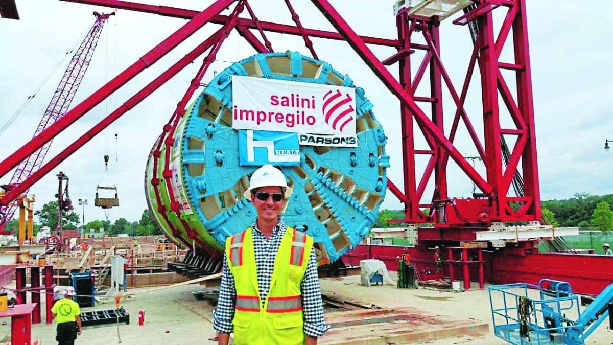 En la actualidad está colaborando en la construcción de una línea del metro en Italia.