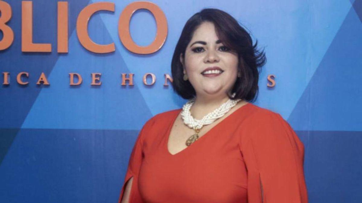 Fiscales interinos despiden a jefa de personal del MP