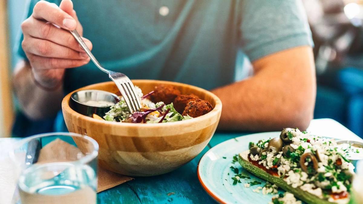 Comer más calorías después de las 5:00 p.m. tiene graves consecuencias para la salud