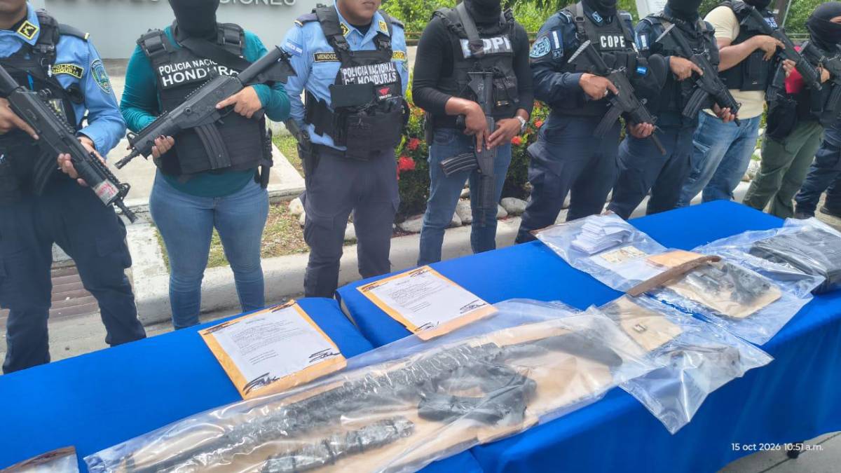 Armas, radios y dinero de extorsión: lo que decomisaron a alias “Casper” en SPS