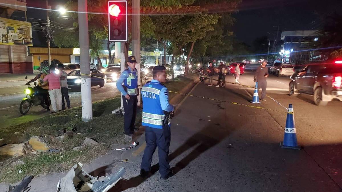 Ángel andaba estrenando moto cuando chocó contra taxi y murió en el barrio Cabañas