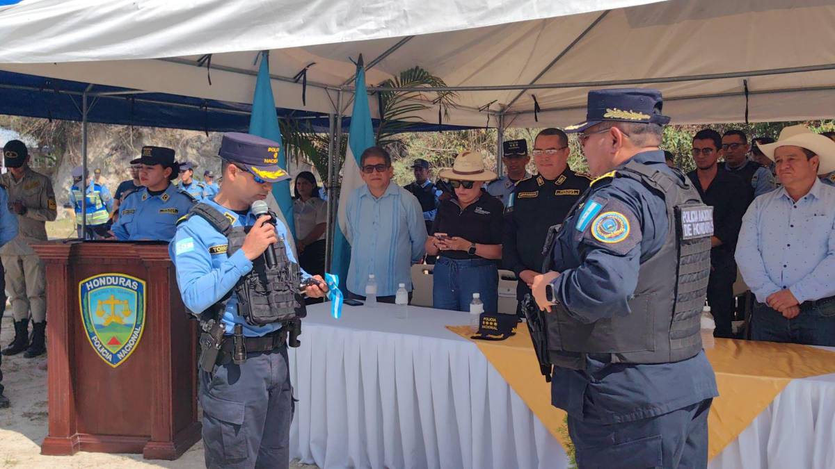 En un evento significativo que contó con la participación de diversas autoridades policiales fueron distribuidas las unidades policiales.