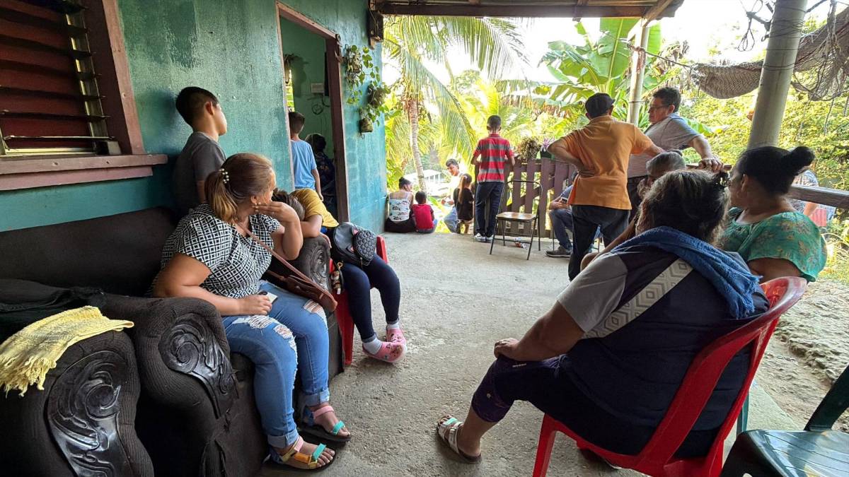 Giro inesperado: Una mujer iba al volante de la camioneta, según testigos del accidente en Omoa