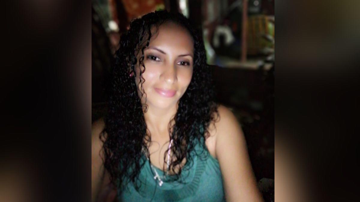 Yessica fue atacada cuando se encontraba dentro de su vivienda, situada en la colonia Rivera del Caribe, en el sector conocido como el Bonitillo de la ciudad de La Ceiba.