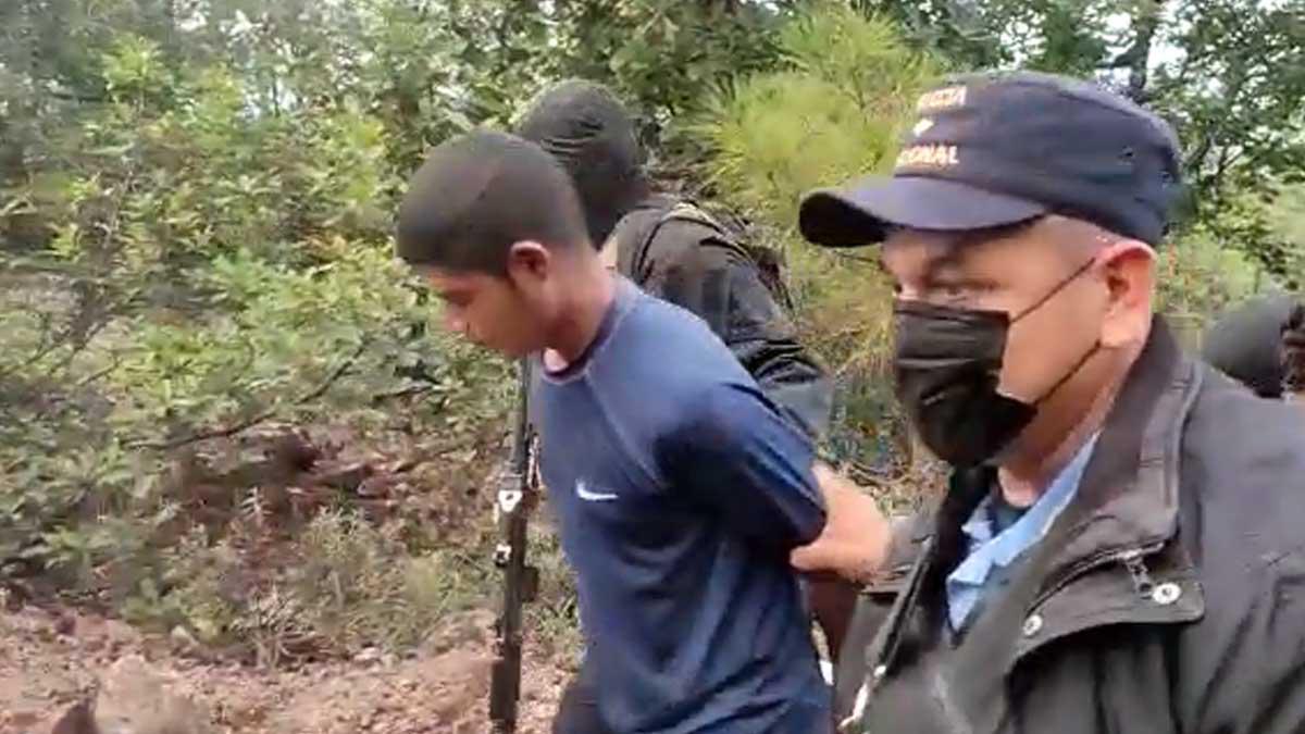  De acuerdo con las investigaciones de la Policía, los tres salvadoreños tienen antecedentes criminales en su país por delitos de agrupación ilícita, extorción y posesión de droga.