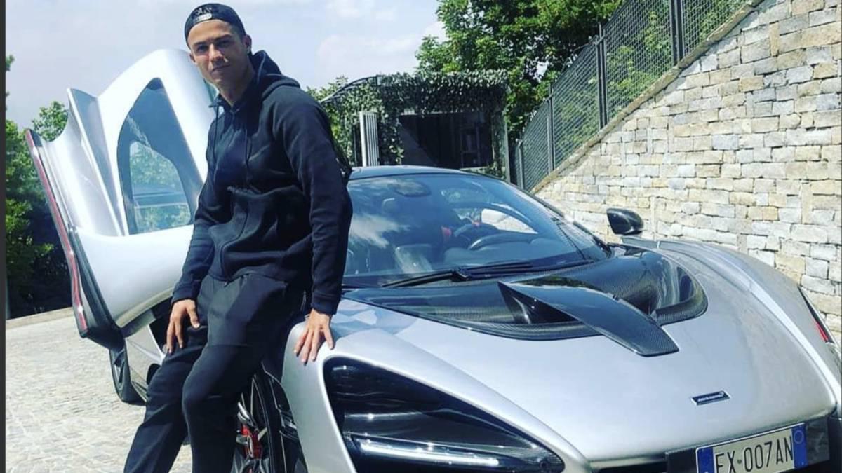 Cristiano Ronaldo<b> vendió su Porsche Carrera por 60.000 libras</b>, a mitad de precio, al masajista del equipo por haberle brindado el número de la cantante.