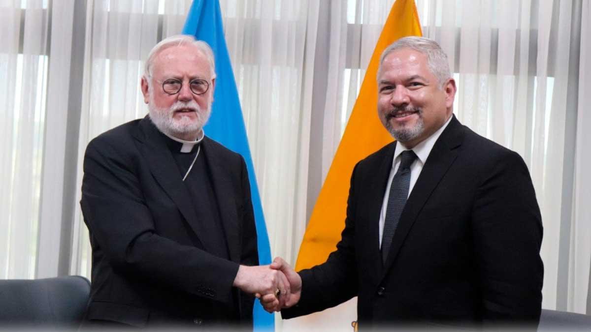 La presidenta de Honduras se reúne con el ministro de Exteriores del Vaticano