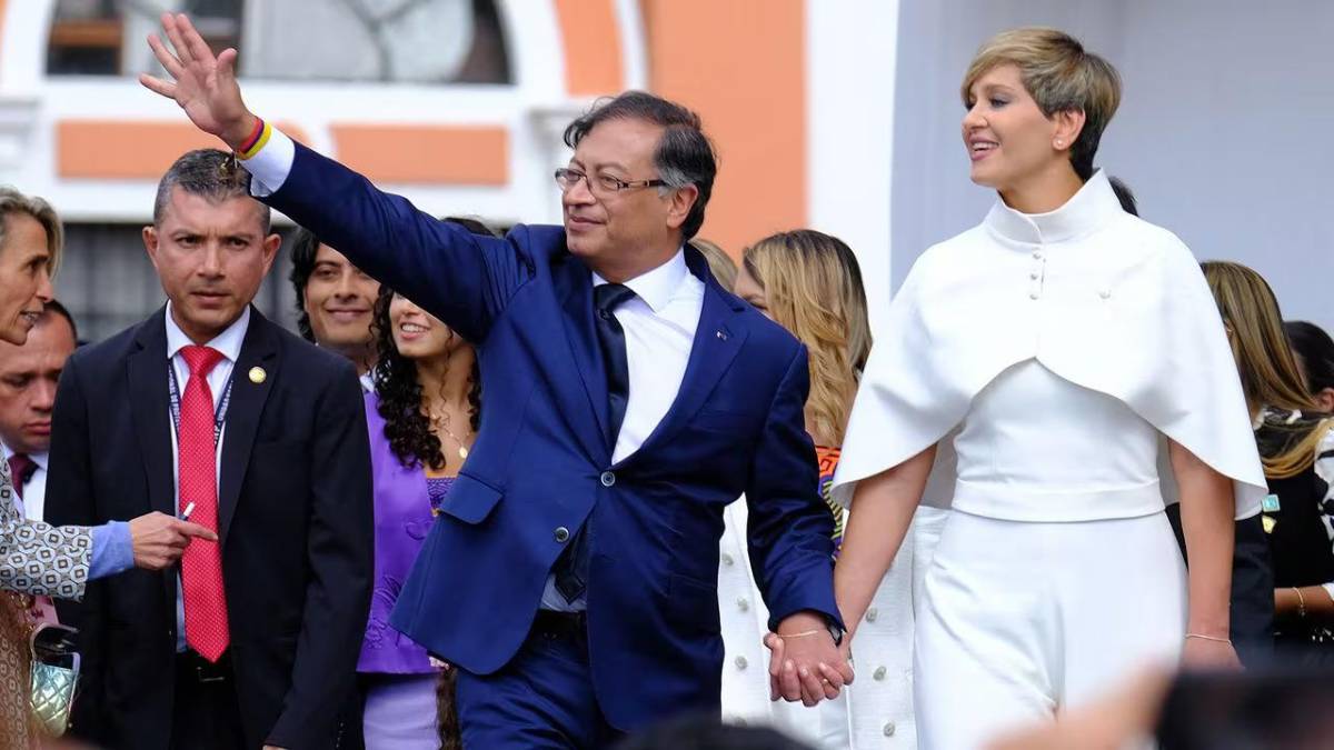 Elevados gastos y un inusitado poder de la primera dama, un problema creciente para Petro