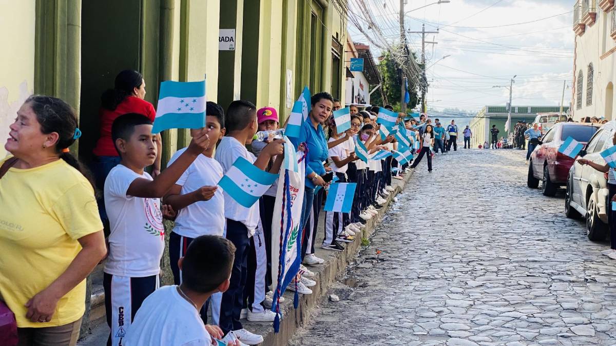 Antorcha de la paz ilumina Honduras en su independencia