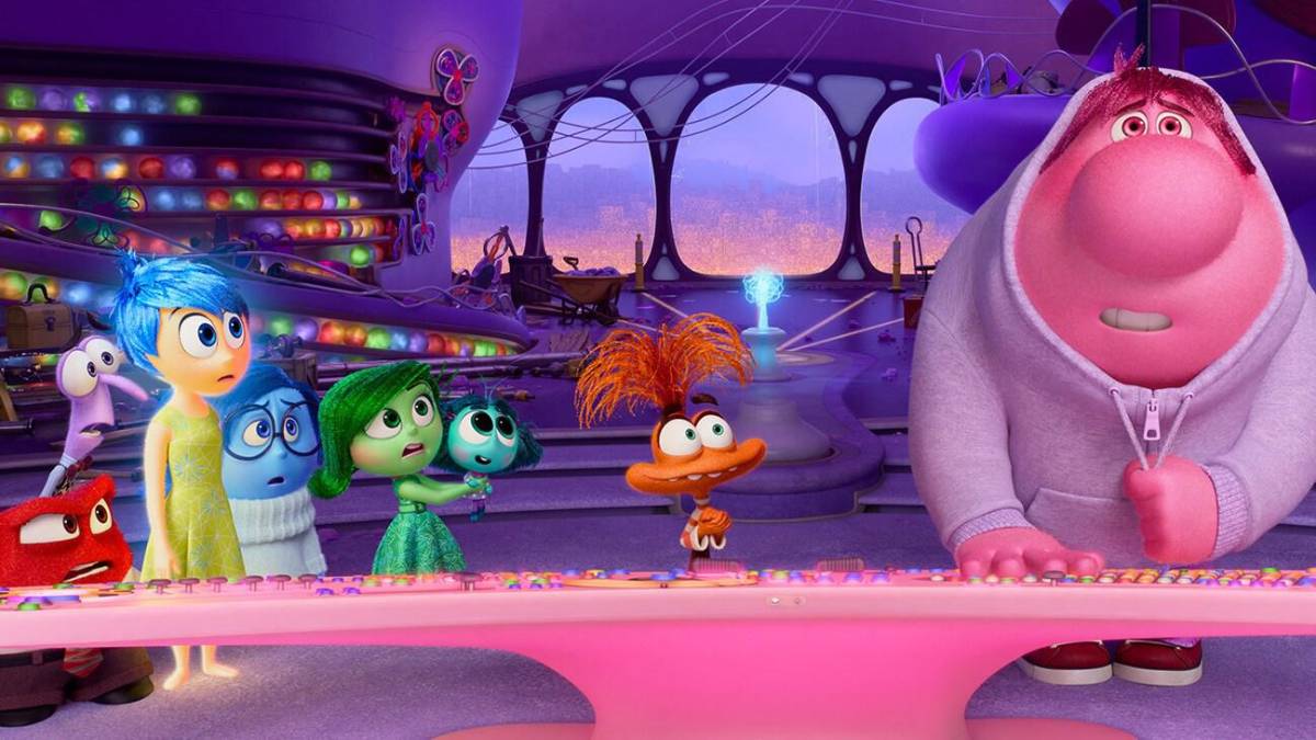 “Inside out 2”, de Disney y Pixar, regresa a la mente de una Riley recién entrada en la adolescencia, justo en el momento en que el Cuartel General está sufriendo una repentina reforma para hacerle hueco a algo totalmente inesperado.