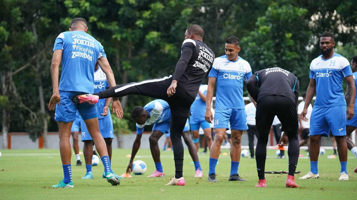 Selección de Honduras con nuevos legionarios, gesto de Palma e invitada especial