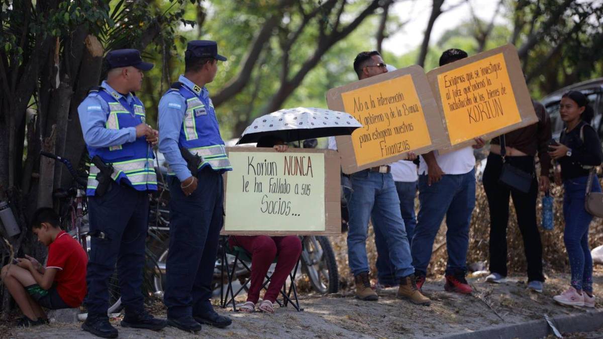 Largas filas e incertidumbre: el ambiente en las afueras de las sedes de Koriun Inversiones