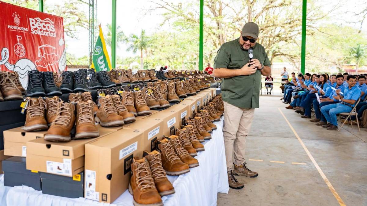 Cardona revela consejos a ministros: No saquen casas fiadas