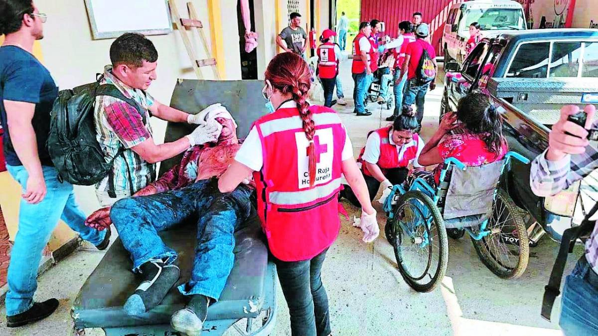 Los pasajeros sufrieron muchas heridas y golpes. Decenas quedaron hospitalizados en varios centros.