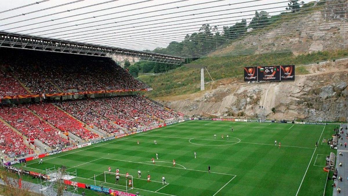 El arquitecto del estadio Municipal de Braga, Eduardo Souto de Moura, ganó el premio Pritzker de arquitectura con esta obra.