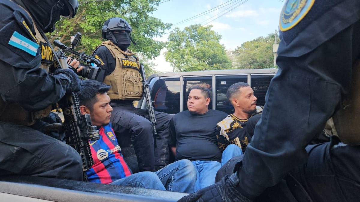 Los tres capturados en el primer operativo.