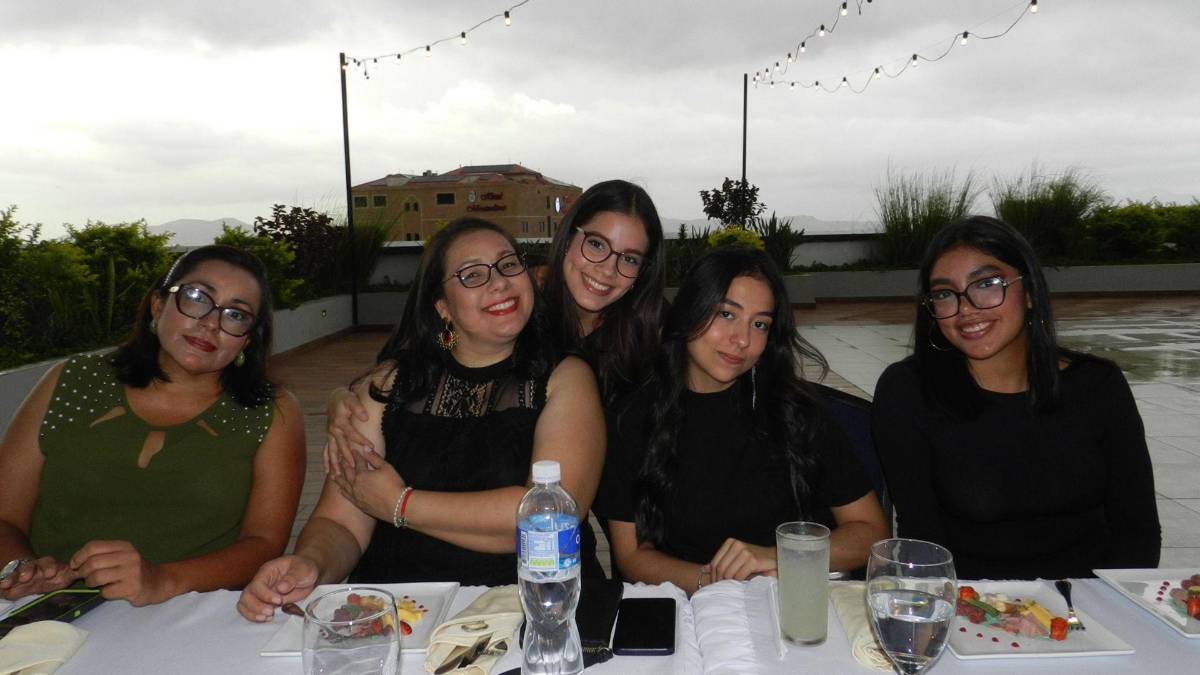 Bailarinas celebran su debut en puntas en emotiva cena de  Academia Paso a Paso