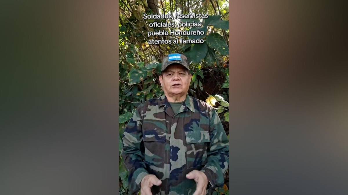 El general Romeo Vásquez Velásquez sale de su escondite