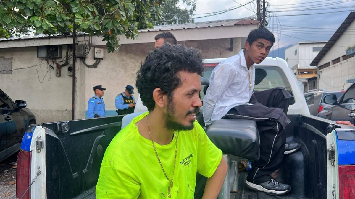 Ciudadanos y policía capturan a tres hombres que asaltaban un bus en San Pedro Sula