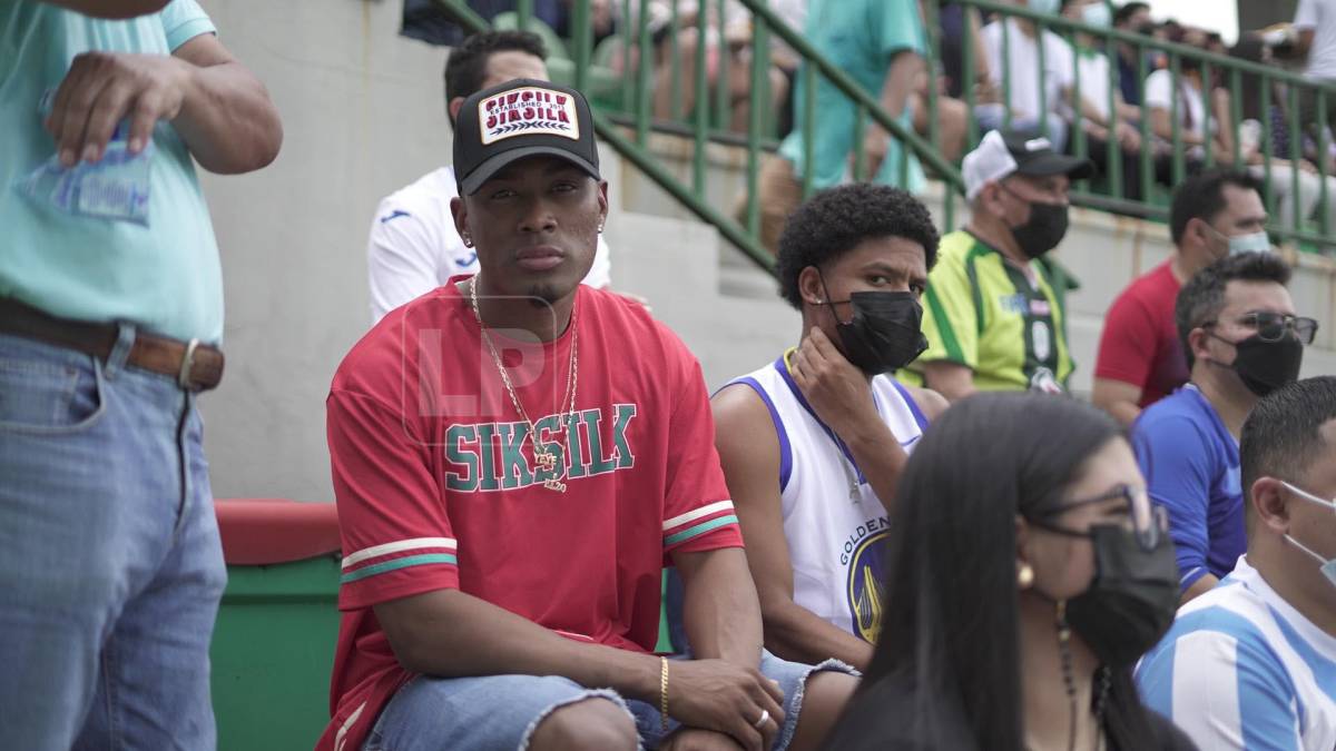 El reconocido futbolista y legionario Deybi Flores decidió ir al estadio Yankel Rosenthal para ver el Honduras vs Curazao.