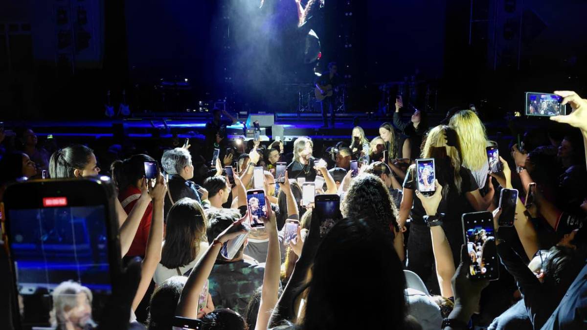 Juanes enamora en Tegucigalpa con su estilo romántico