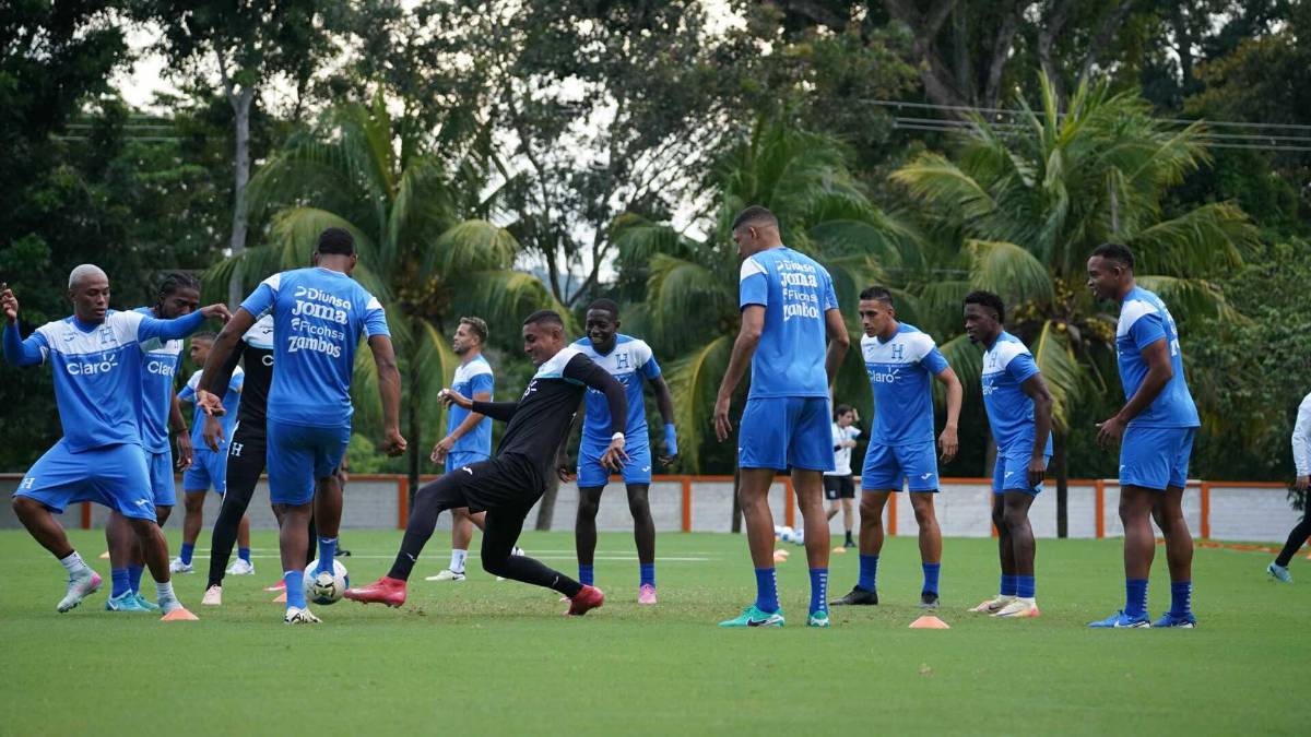 Selección de Honduras con nuevos legionarios, gesto de Palma e invitada especial