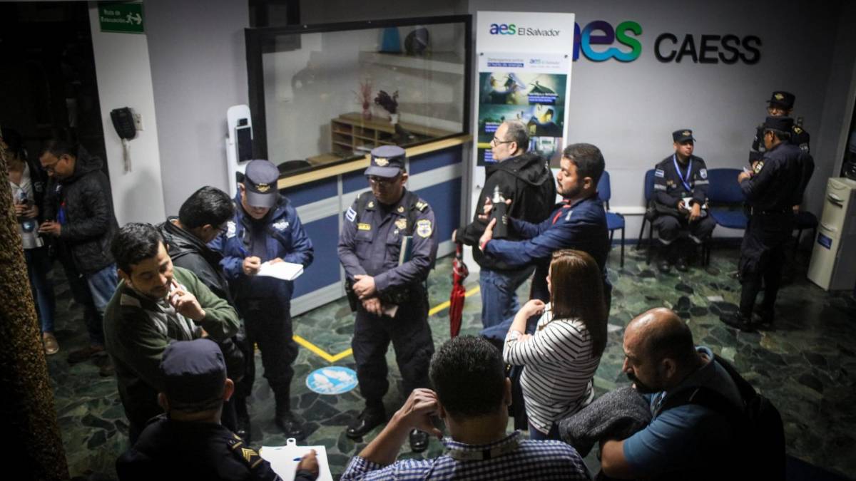 Bukele dice que la Fiscalía investiga “cobros excesivos” de energía en El Salvador