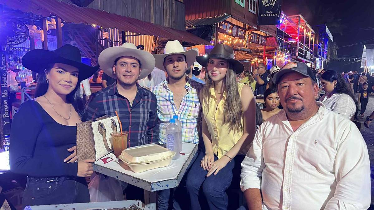 Sampedranos disfrutan en el AGAS y en el concierto de Ninel Conde