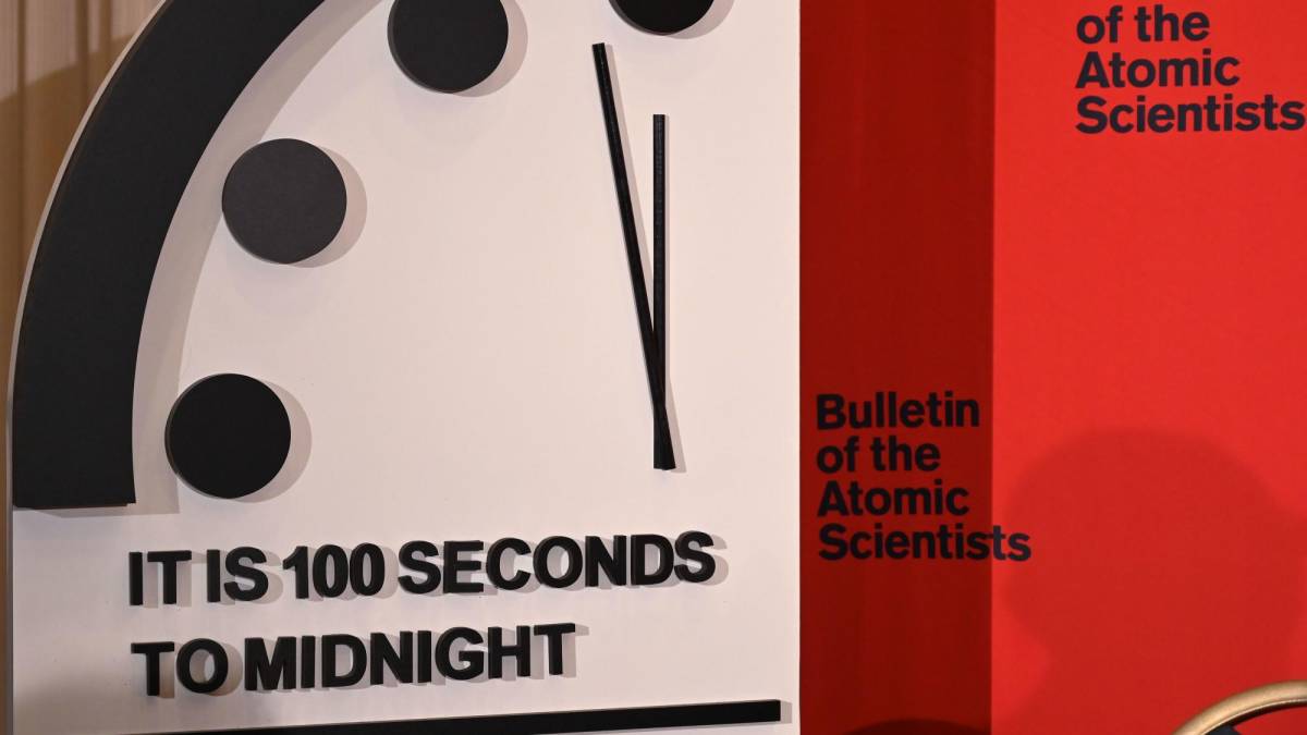 El reloj del Apocalipsis indica que la humanidad se encuentra a solo 100 segundos del fin.