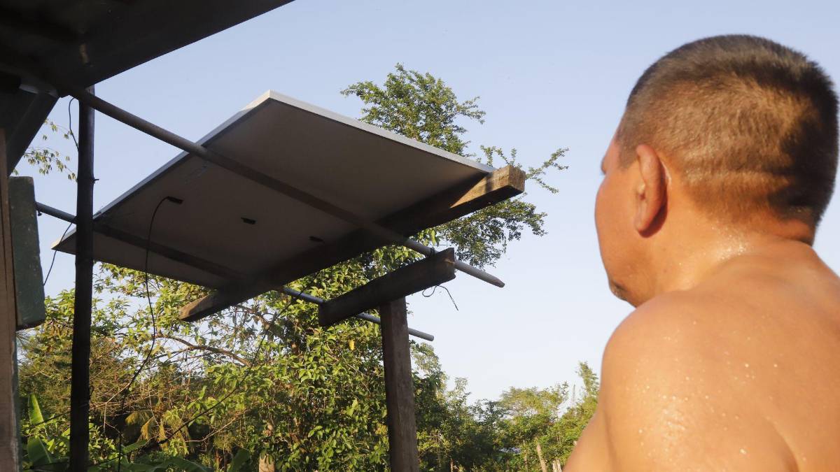 Nos damos aire con pedazos de cartón: Hondureños sin acceso a energía