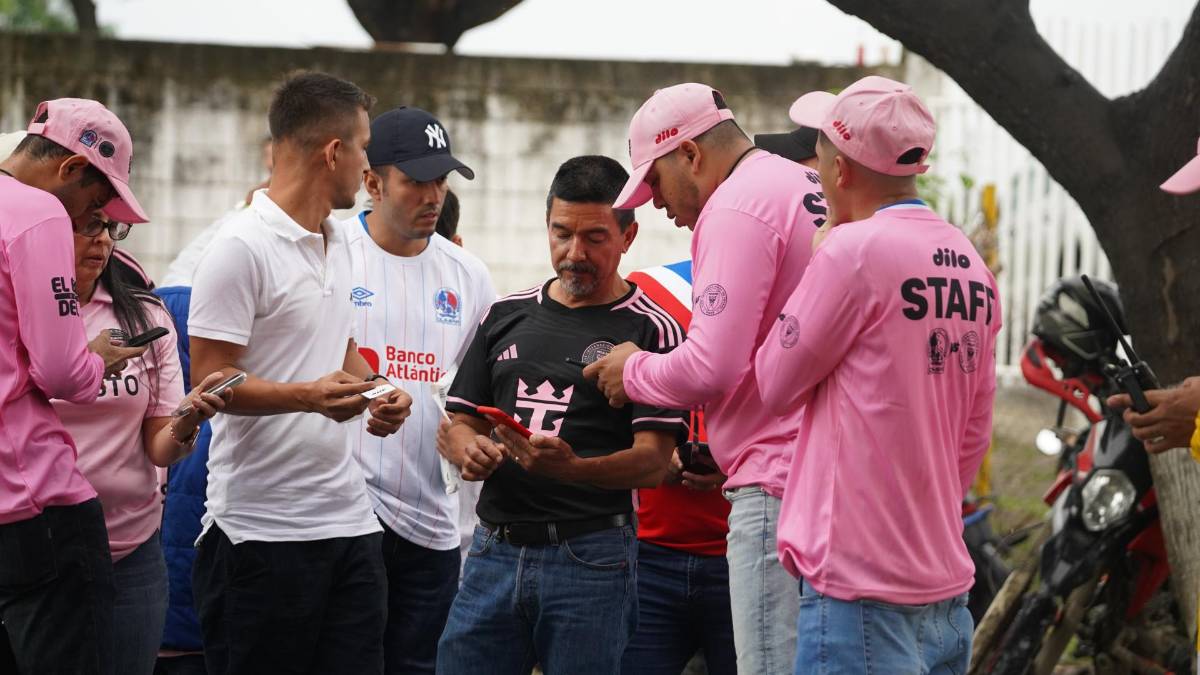 Ambiente afuera del Olímpico: fiesta, color e ilusión por ver a Messi