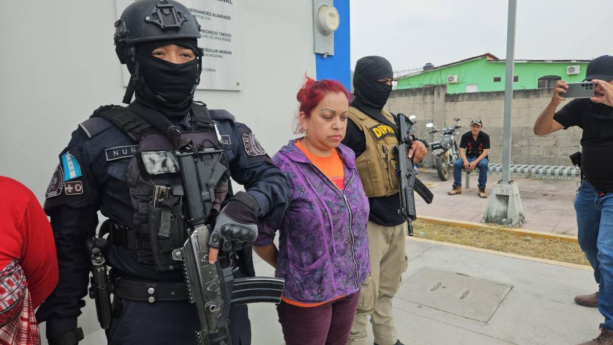 En la operación “Maya” en Copán fueron capturados siete miembros de “La Mafia”: José Arnaldo Chinchilla Vásquez, Ingrid Damaris Castellanos Aragón, Jesús Humberto Díaz Sanabria, Saraí Anabel Ulloa Navarro, Magaly Liliana Valladares Arita, Carmen Alejandra Valladares Arita y Luis Antonio Valladares Arita.