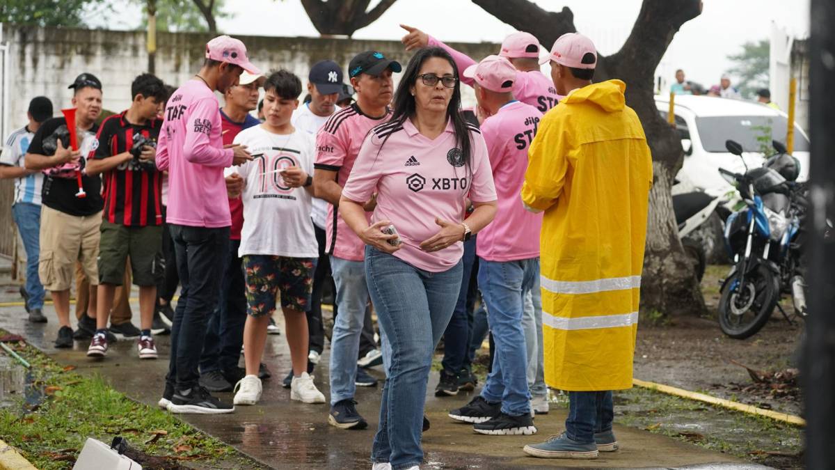 Ambiente afuera del Olímpico: fiesta, color e ilusión por ver a Messi