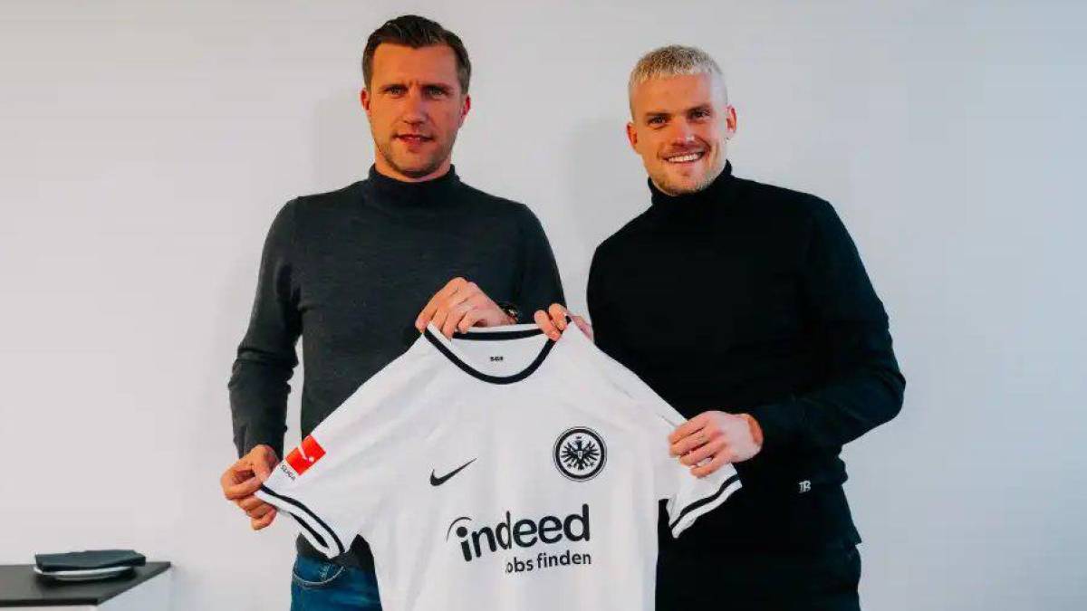 El lateral izquierdo Philipp Max regresa a la Bundesliga. El jugador alemán de 29 años llega cedido por el PSV Eindhoven hasta final de temporada. El equipo alemán, eso sí, tiene una opción de compra.