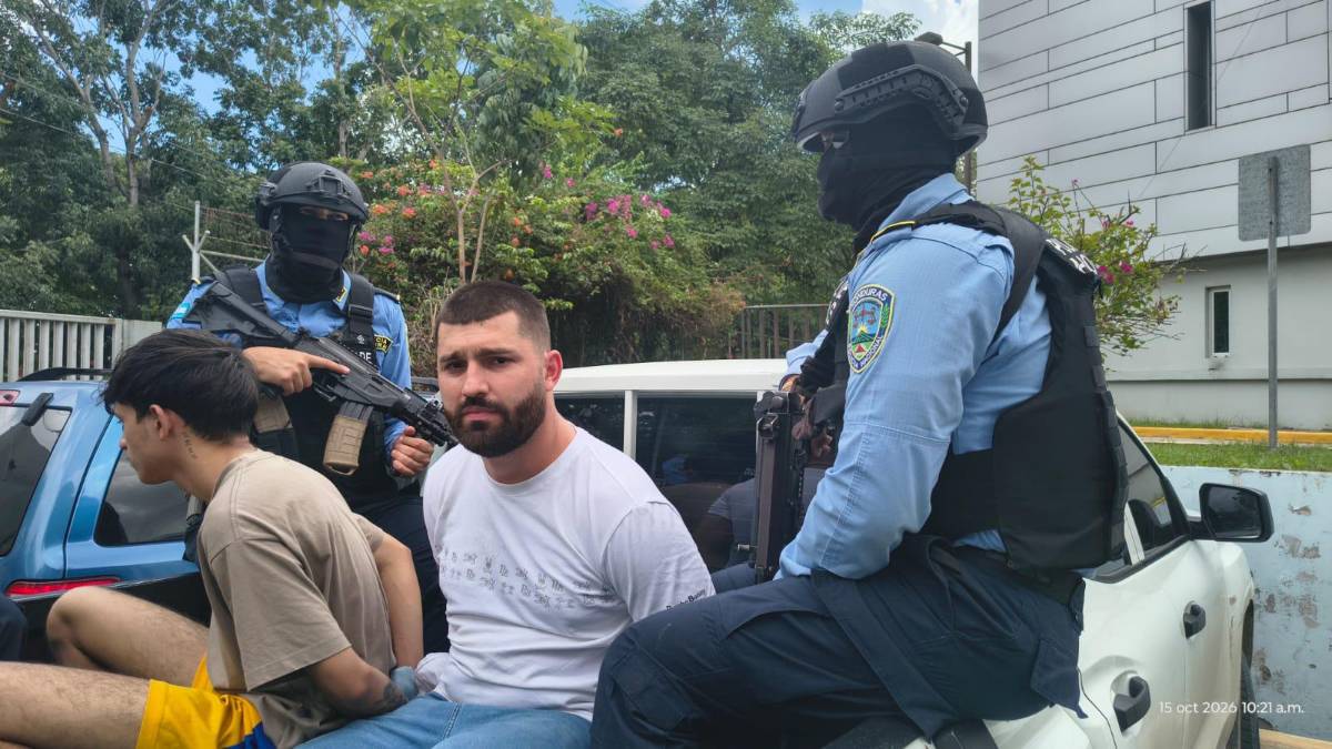 Armas, radios y dinero de extorsión: lo que decomisaron a alias “Casper” en SPS