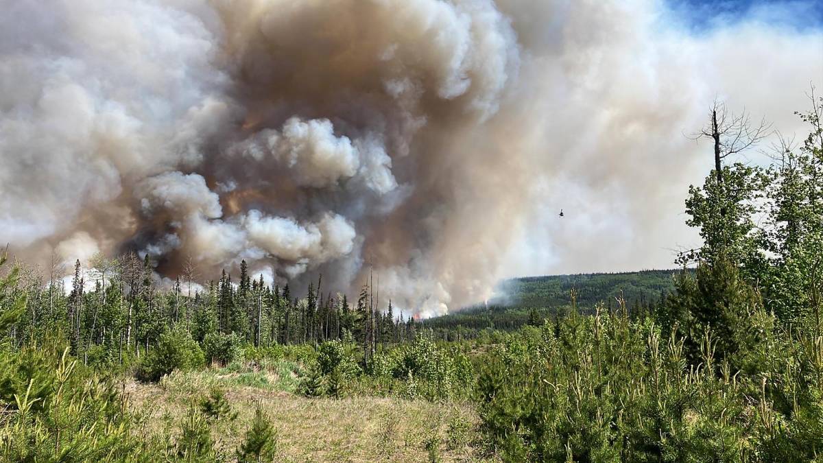 Quebec arde y el humo alcanza a Estados Unidos